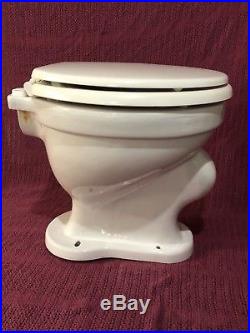 1924 Toilet Vintage/Antique Ceramic White Toilet Wall Mount Tank Lid Bowl