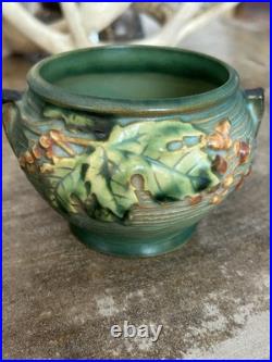 Ceramic bowl titled'Bushberry' by Roseville Pottery 4.5