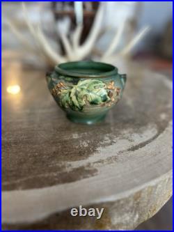 Ceramic bowl titled'Bushberry' by Roseville Pottery 4.5