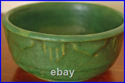 Handsome Vintage Zanesville Stoneware Co. Early Cabinet Bowl #E11 Matte Green