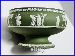 Large Wedgwood Jasperware Sage Neoclassical Centerpiece Pedestal Bowl 8 Dia