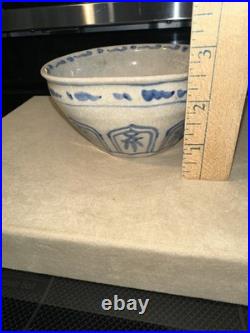 Vintage/Antique Chinese Crackle Glazed Bowl With Spout 5 Diameter 2-1/2 Tall Vintage/Antique Chinese Crackle Glazed Bowl With Spout 5 Diameter 2-1/2 Tall