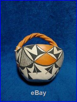 Vintage Native American Acuma Pottery Pueblo Bowl W Handle