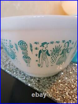 Vintage Pyrex Amish ButterPrint Robin's Egg Blue Nesting Mixing Bowls Set Of 3