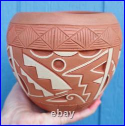 Vintage San Juan Pottery Bowl Carved ROSITA DE HERRERA 6 1/4 x 5 1/2 (1963-2021)