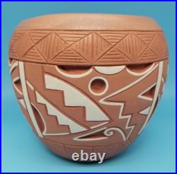 Vintage San Juan Pottery Bowl Carved ROSITA DE HERRERA 6 1/4 x 5 1/2 (1963-2021)