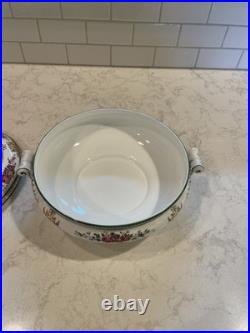 Vintage Wedgewood Columbia 595 Pattern, 10 Inch Vegetable Serving Bowl With Lid