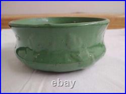 Vtg. Green glazed pottery ceramic bowl with raised leaves design