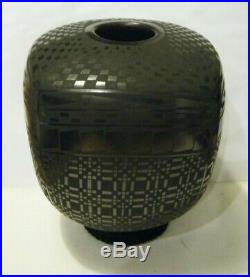 Vtg Mata Ortiz Black On Black Pottery Fine Sgraffito Bowl / Vase By Ramon Soto