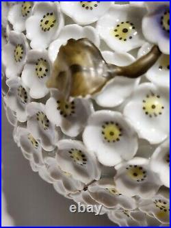 Vtg Meissen Style German Schneeballen Applied Flowers Centerpiece Piece